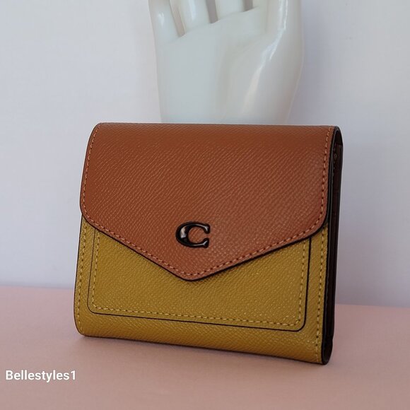 COACH Wyn Colorblocked Crossgrain Leather Small Tri-fold Wallet- Flax Multi $89⭐ - Picture 3 of 16